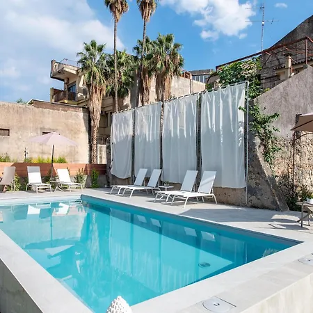 Luxurious With Pool In